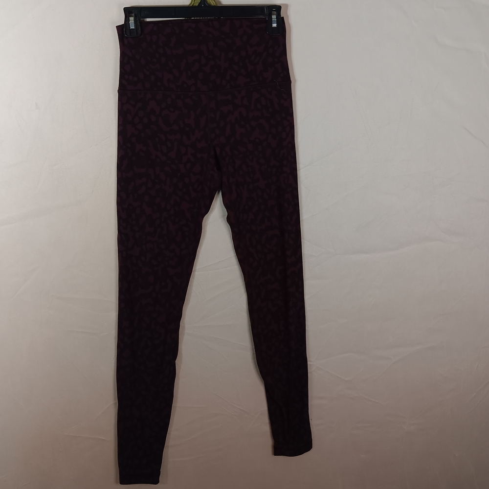 🐞Lululemon athletica Purple and Black Patterned Leggings
